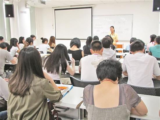 进一步完善现代职业教育和培训体系
